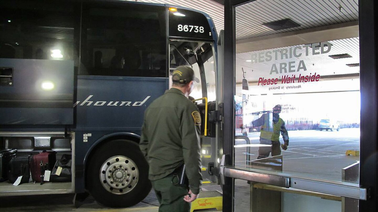 AP Exclusive Agency memo contradicts Greyhound on bus raids AP News